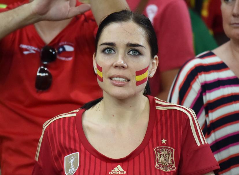 Questa tifosa spagnola assiste alla debacle delle Furie Rosse (Afp)
